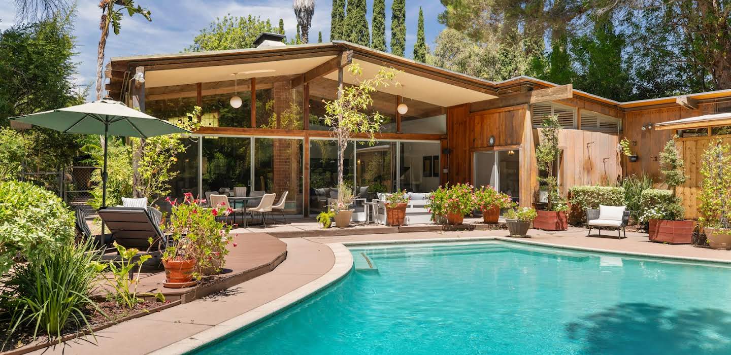 House with pool