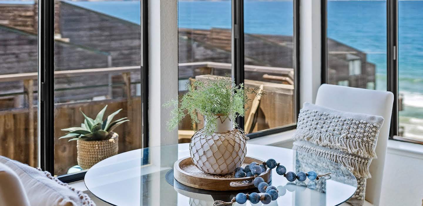 Apartment with pool
