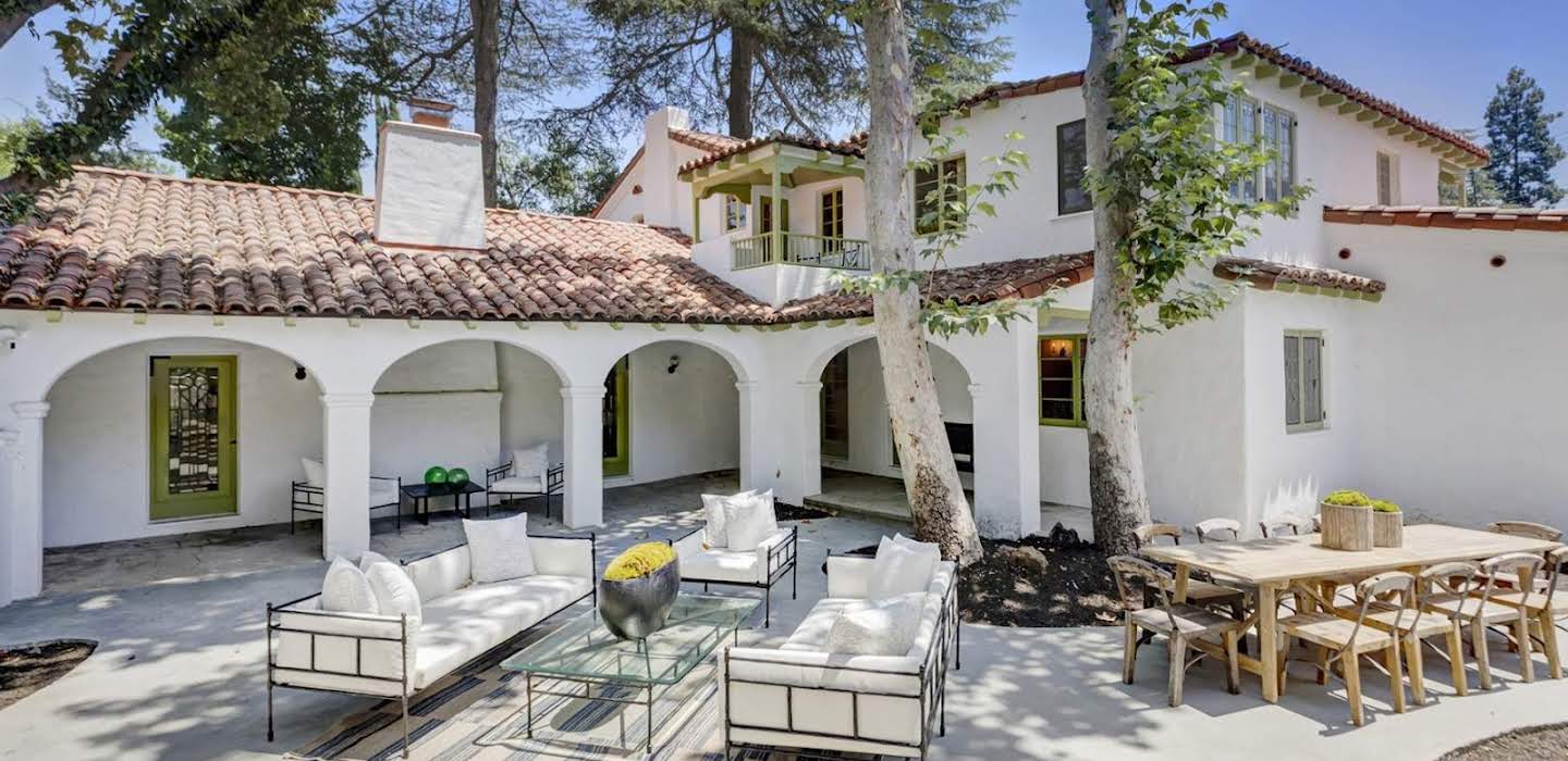 House with pool